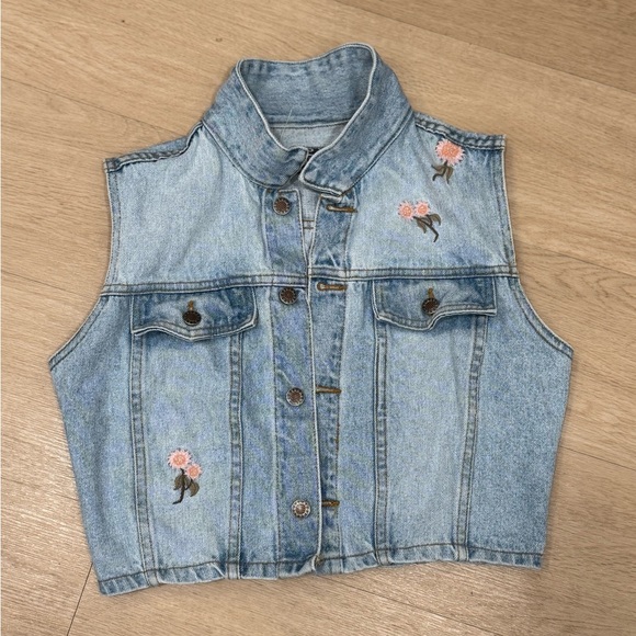 nuovo Jackets & Blazers - Vintage 90's Top, Y2K County Seat Denim Trucker Vest Floral Embroidered